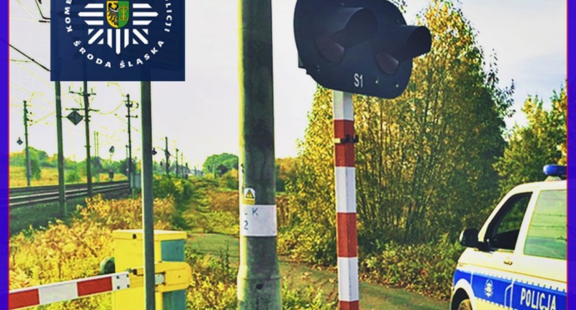 Przypominamy zasady bezpiecznego poruszania się po przejeździe kolejowym