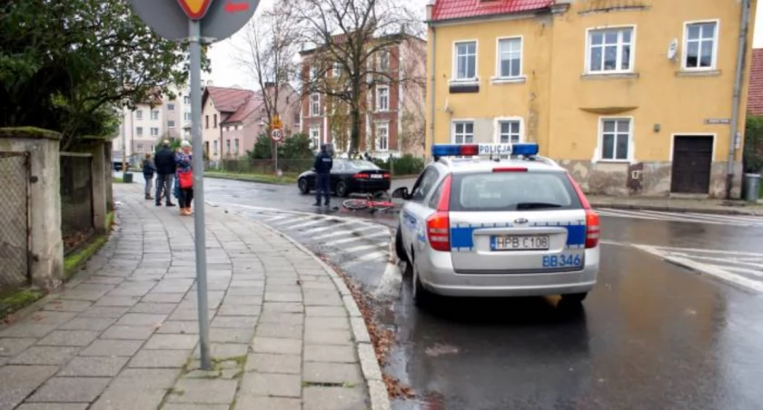 Jesienne wyzwania na drodze. Policjanci radzą jak zadbać o swoje bezpieczeństwo