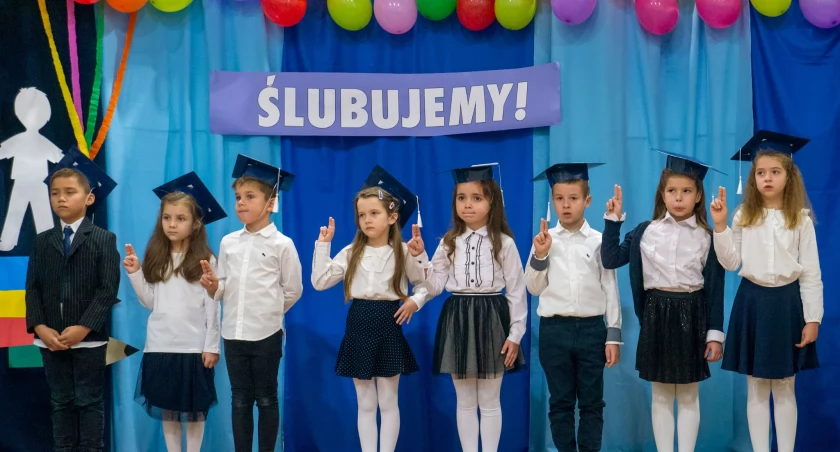 Pasowanie na ucznia w dolnobrzeskich szkołach [ZDJĘCIA]