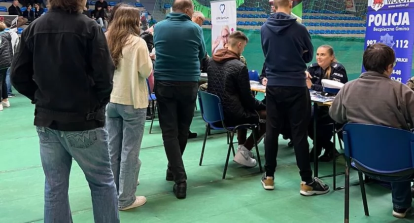 Wołowscy policjanci promowali służbę w mundurze na Targach Pracy