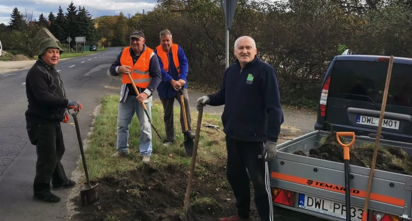 Kolejny klomb w Lubiążu został zagospodarowany