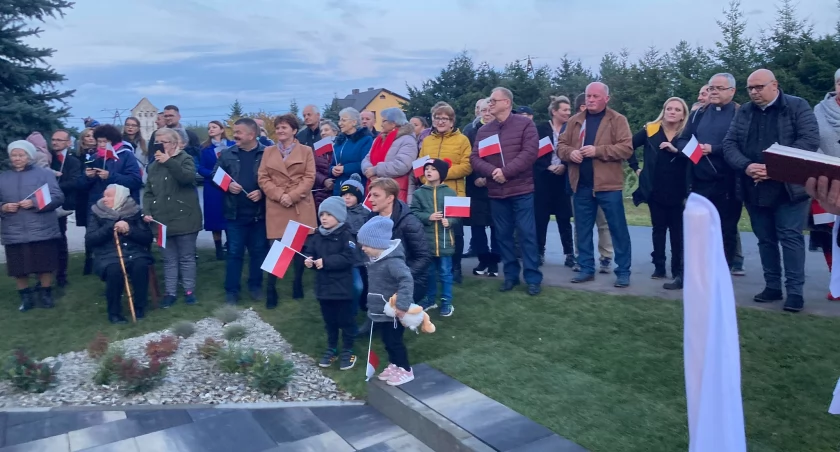 Patriotyczne spotkanie i poświęcenie pomnika pamięci mieszkańców w Przyborowie [FILM]