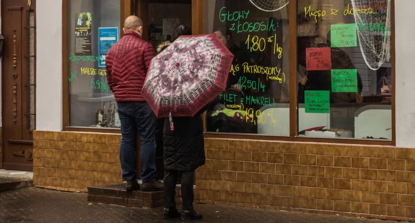 Wigilia wypada w niedzielę, a ta miała być handlowa. Rząd chce wprowadzić zmiany. Które niedziele będą handlowe w grudniu 2023 roku?