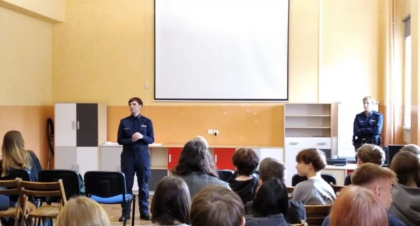 Spotkanie dolnobrzeskich policjantek z uczniami
