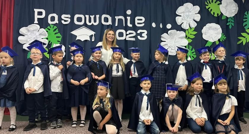 Uroczyste pasowanie pierwszaków z wołowskiej szkoły