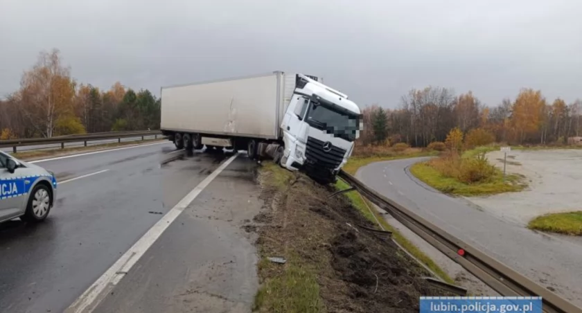 Trudne warunki na drogach! Policja apeluje o ostrożność! 