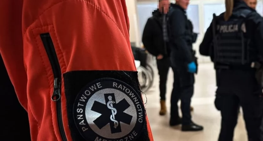 50-latek zaatakował ratowników i zniszczył wyposażenie karetki
