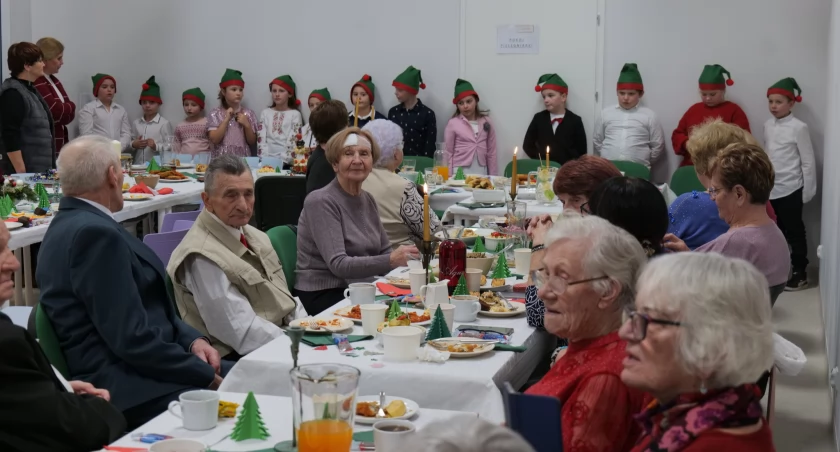 Wigilia międzypokoleniowa w Dziennym Domu Senior+