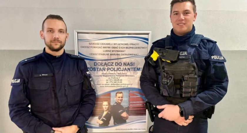 Policjanci uratowali mężczyznę z płonącego mieszkania