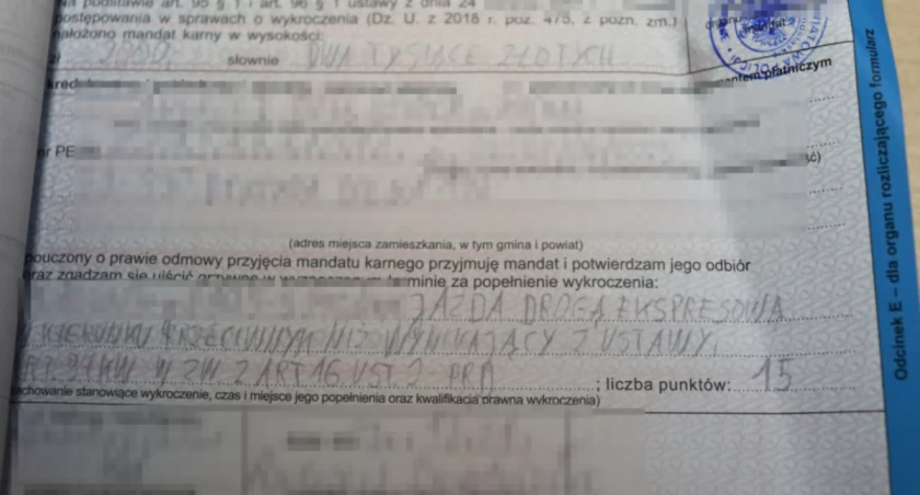 Pomylił zjazdy i wjechał pod prąd 