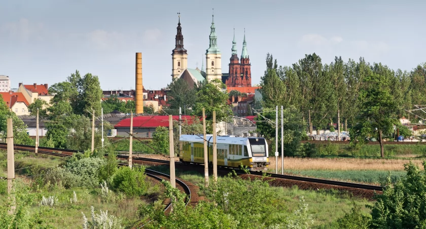 Koleje Dolnośląskie zapraszają do podróży za połowę ceny z Dolnośląskim Biletem Weekendowym