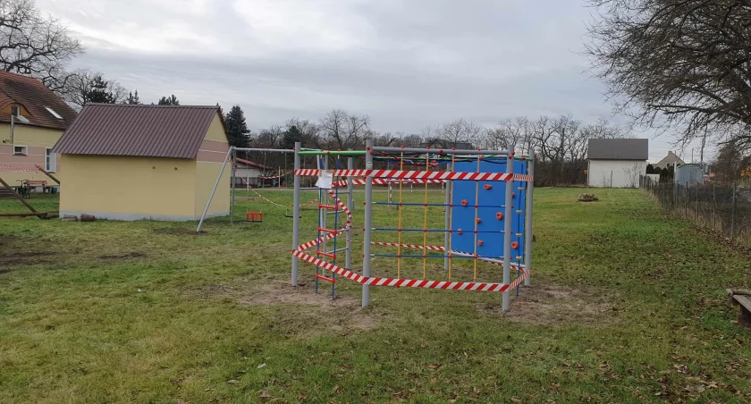 Nowe zabawki na placach zabaw