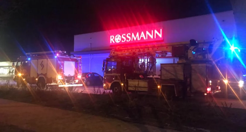 Strażacy wezwani do galerii handlowej [WIDEO]