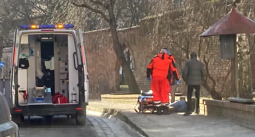 Byli pijani, leżeli na chodniku. Interwencje policjantów z Wołowa