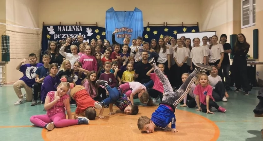Stowarzyszenie Akademia Tańca i Ruchu Street Flow