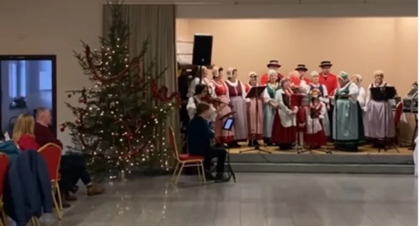 Zaprosili babcie i dziadków do świetlicy wiejskiej