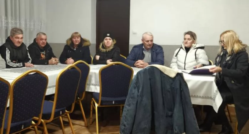 Mieszkańcy weszli do gabinetu starosty. Walczą o chodnik