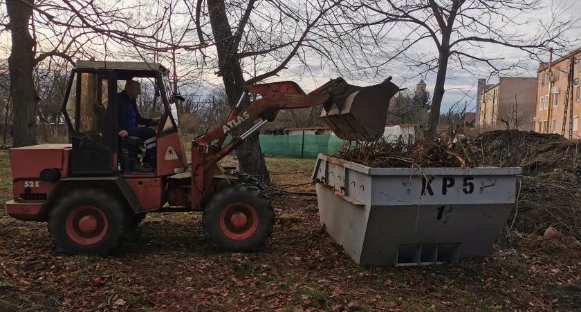 Wspólnie uprzątnęli park w Lubiążu