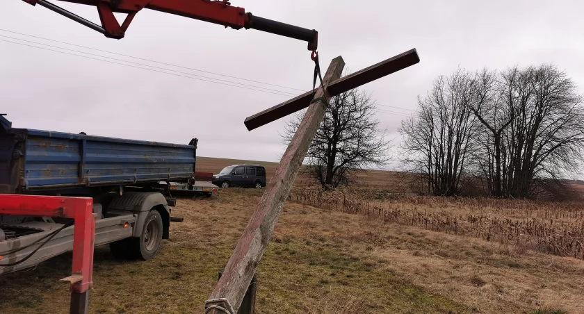 Trwa renowacja Wzgórza Trzech Krzyży w Lubiążu