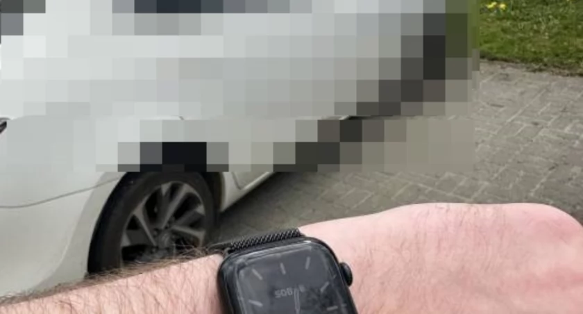 Jeden z kandytów na burmistrza jeździł dziś autem ze swoim plakatem wyborczym 