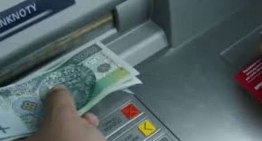 Bezpieczeństwo przy bankomacie. Ważne rady!