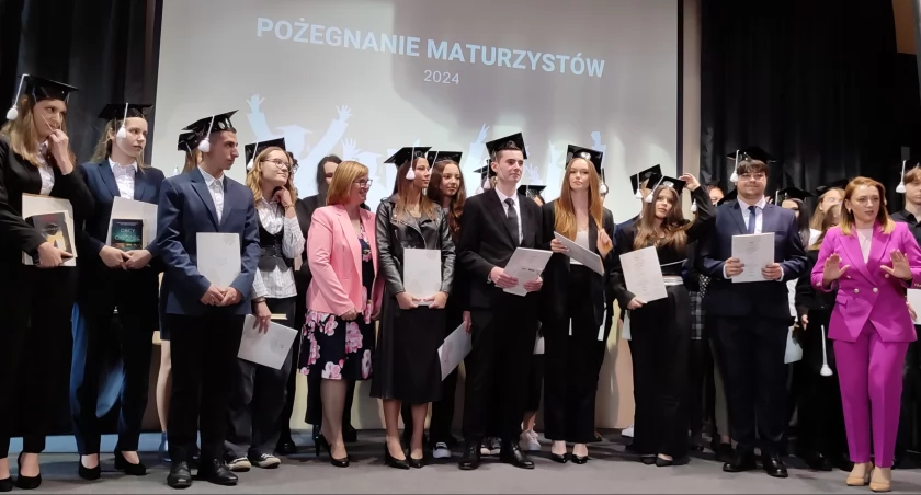 Maturzyści Kopernika pożegnali szkolne mury