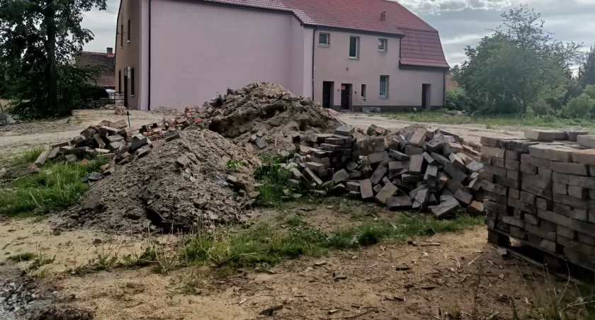 Budynek zawalił się blisko rok temu. Tak teraz wygląda to miejsce 