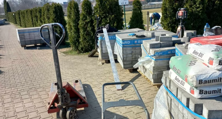 Chodnik na Cmentarzu Komunalnym