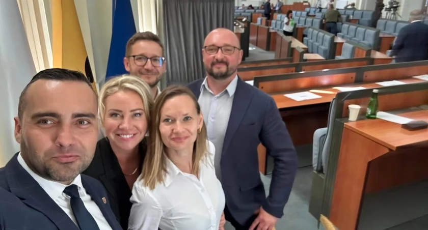 Marszałek i członkowie zarządu województwa dolnośląskiego wybrani. Wśród nich radna z Wołowa.