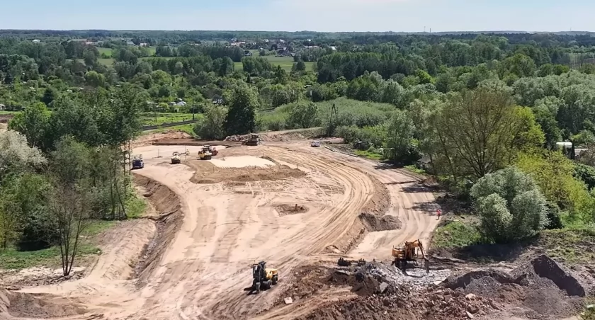 Prace idą pełną parą na placu budowy ŚOW i wiaduktu