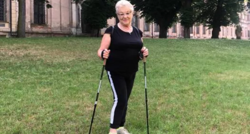 Uwielbia Nordic Walking, kocha podróże i książki