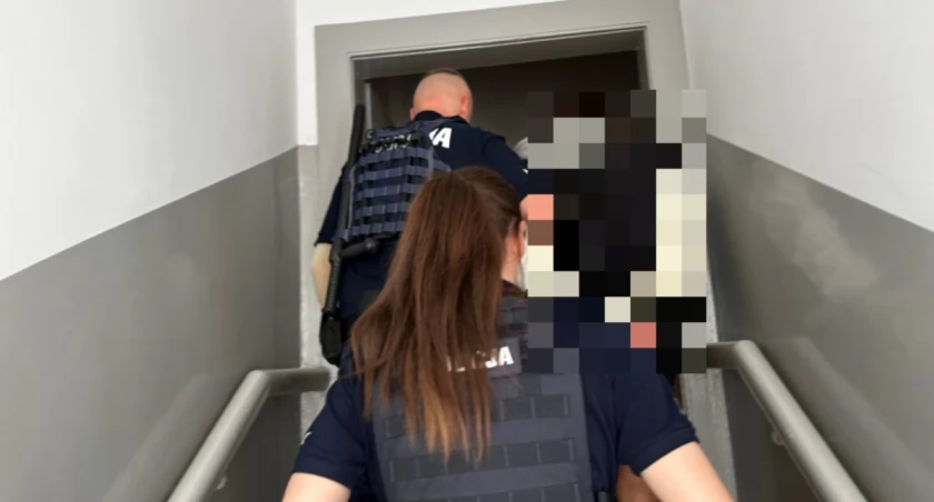 Znieważenie policjantów to przestępstwo. Przekonało się o tym dwóch mężczyzn
