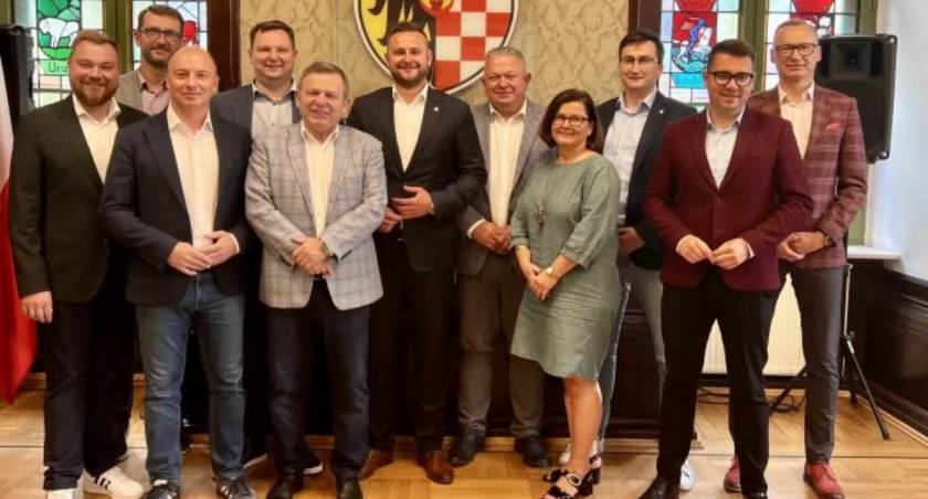 Impuls dla powiatu! Historyczne spotkanie władz województwa z lokalnymi samorządowcami w sprawie inwestycji