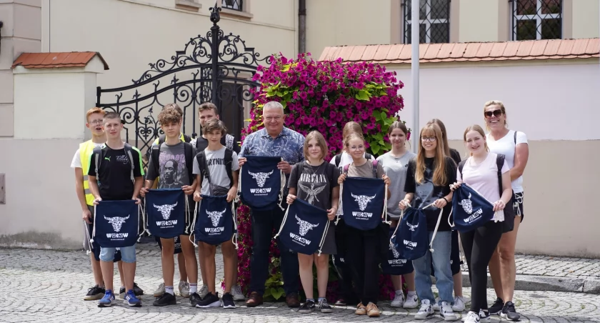 Uczniowie przyjechali do burmistrza na rowerach