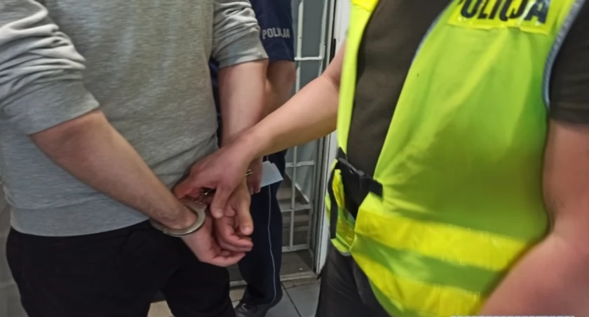Naruszył nietykalność policjantów, bo miał przy sobie narkotyki 