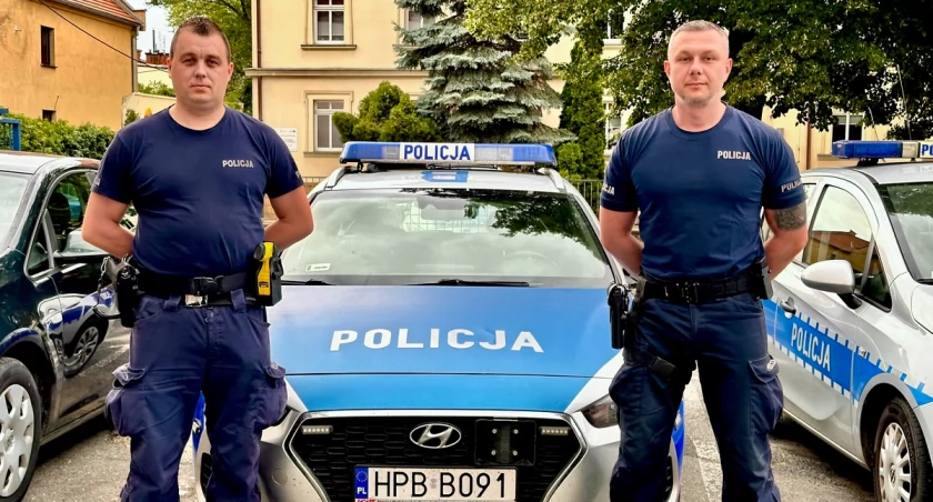 Policjanci uratowali mężczyznę, który chciał się targnąć na swoje życie
