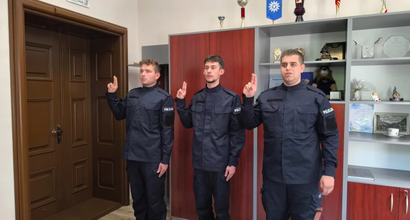 Trzech funkcjonariuszy rozpoczęło służbę w wołowskiej policji