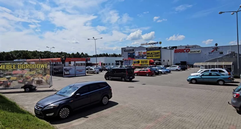 Tłumy ludzi na zakupach i zero toalet publicznych
