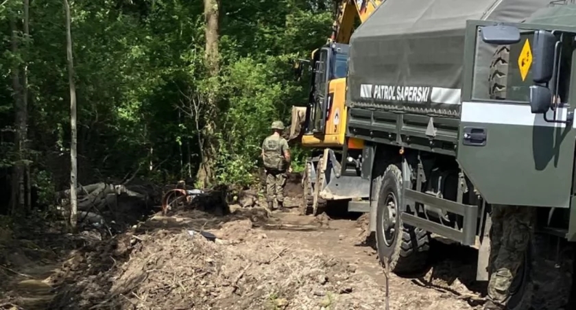 Na miejsce budowy wezwano saperów. Służby zaalarmował operator koparki