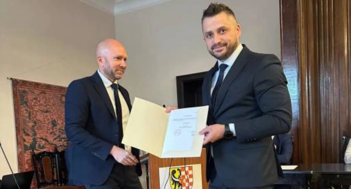 Bartosz Granat rezygnuje z radnego. Będzie nowym prezesem PCM