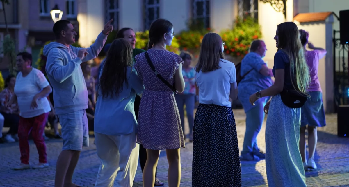 [FOTO] Mieszkańcy tańczyli na wołowskim Rynku