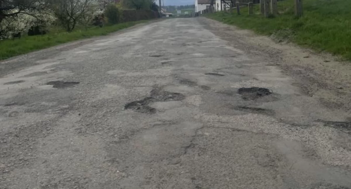 Władze powiatu będą się starać o pieniądze na remonty dróg