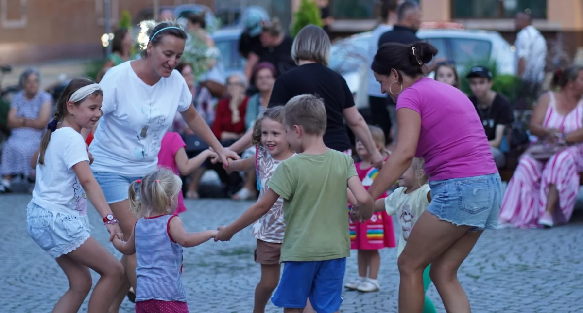 [FOTO] Relacja z drugiej wołowskiej potańcówki. Tak tańczyli na Rynku!