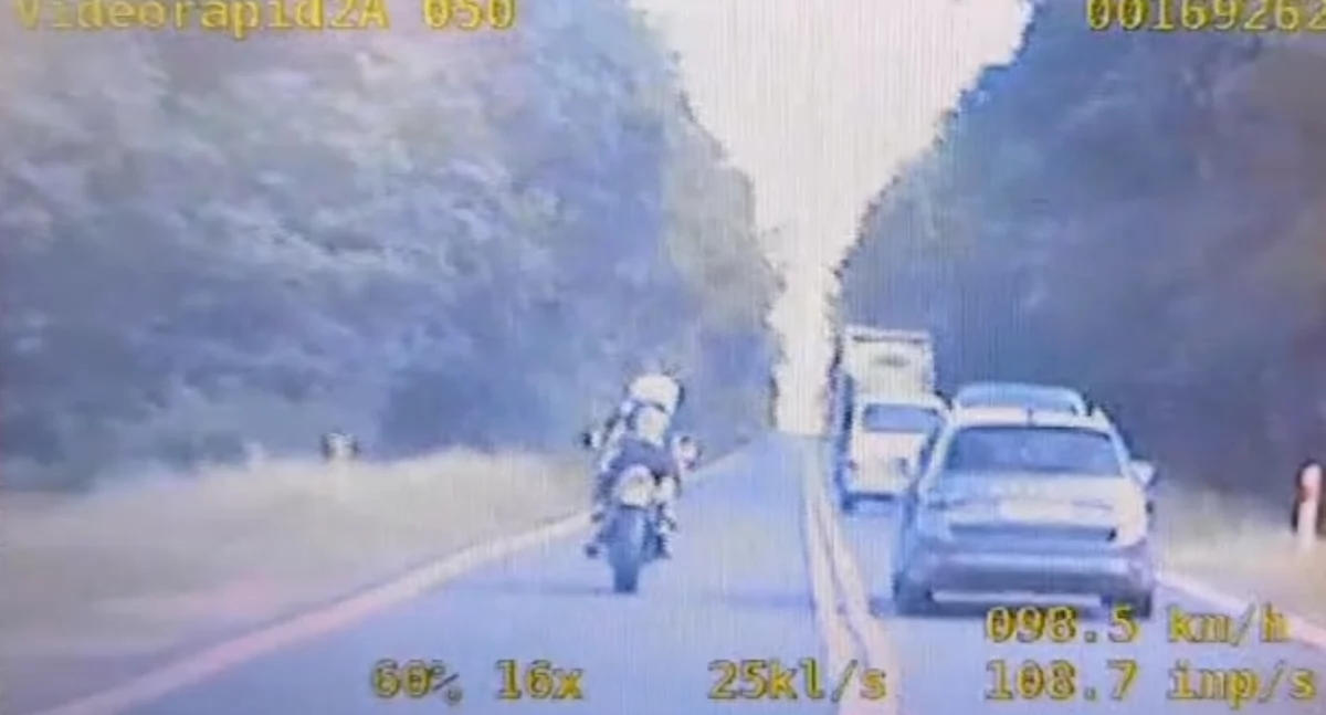 Prawie 5 tys. zł mandatu i 65 punktów karnych dla motocyklisty