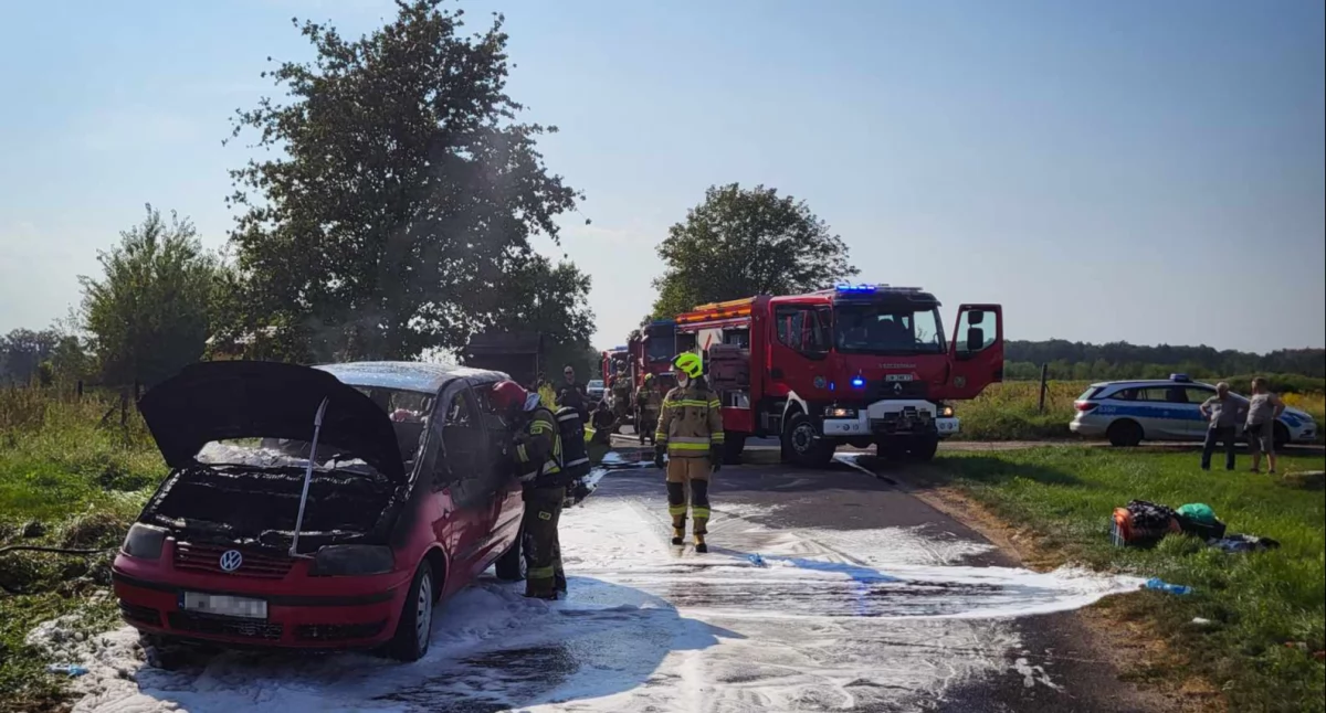 Pożar mieszkania i samochodu. Interweniowali strażacy