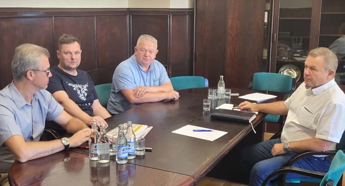 Problemy z dowozem uczniów do szkół. Rozmowy władz miasta i powiatu