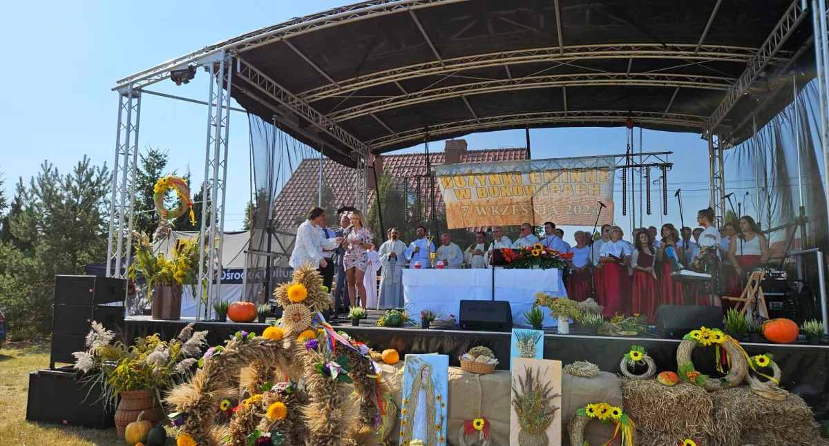 Trwają dożynki gminy Brzeg Dolny. Gospodarzem święta plonów są Bukowice [ZDJĘCIA]