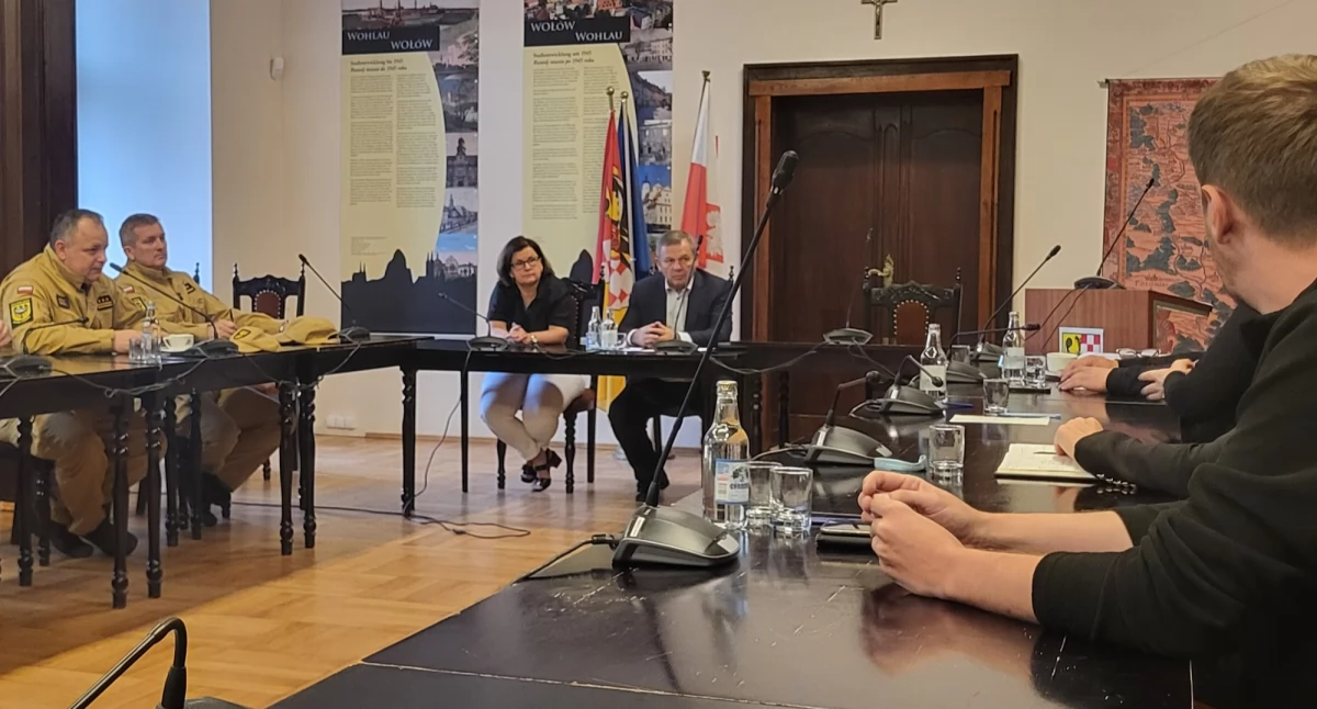 Spotkanie władz powiatu ze służbami i ważny apel wojewody