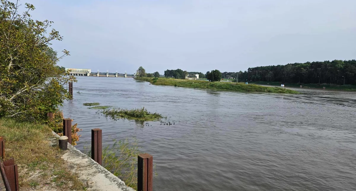 Władze Brzegu Dolnego wzywają mieszkańców do samoewakuacji
