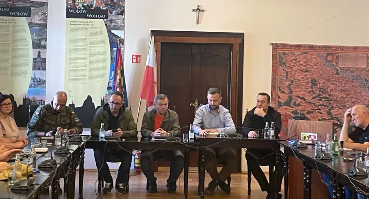 Wojsko na już, a pomoc finansowa po powodzi